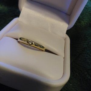 Gold /Diamond Womens ring